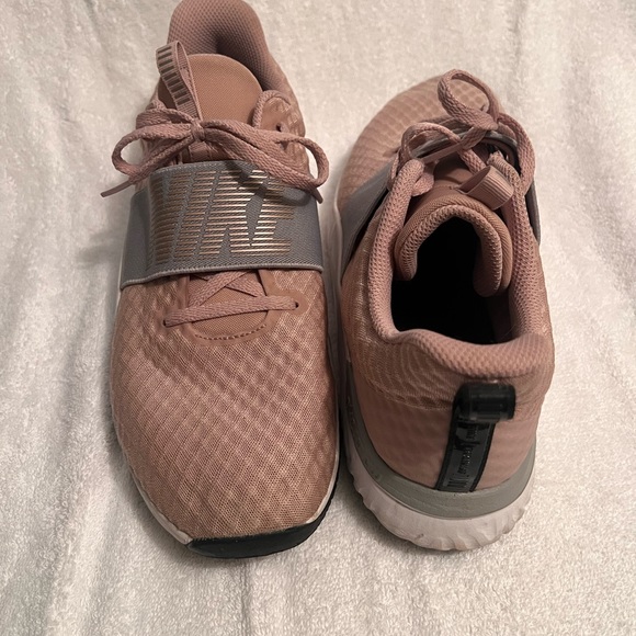 Women’s sneaker Nike size  12 - Picture 3 of 4